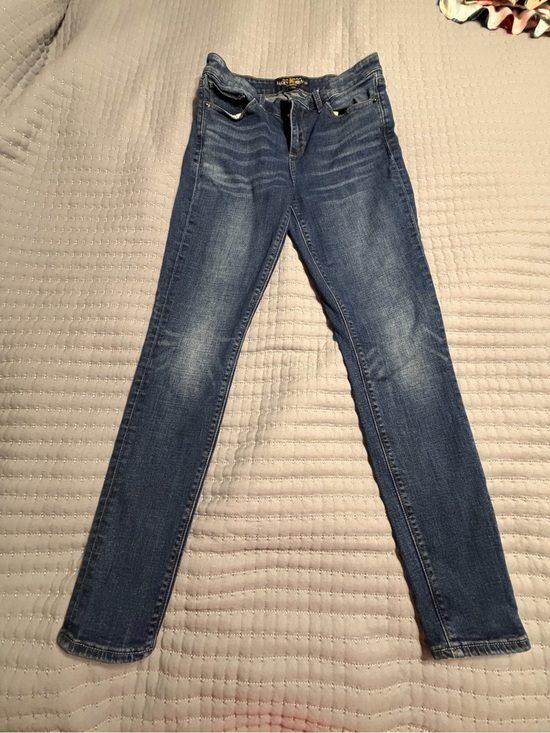 Lucky Brand Denim - Lucky Brand Blue Denim skinny Jeans - Medium Wash mid/low rise 6/28